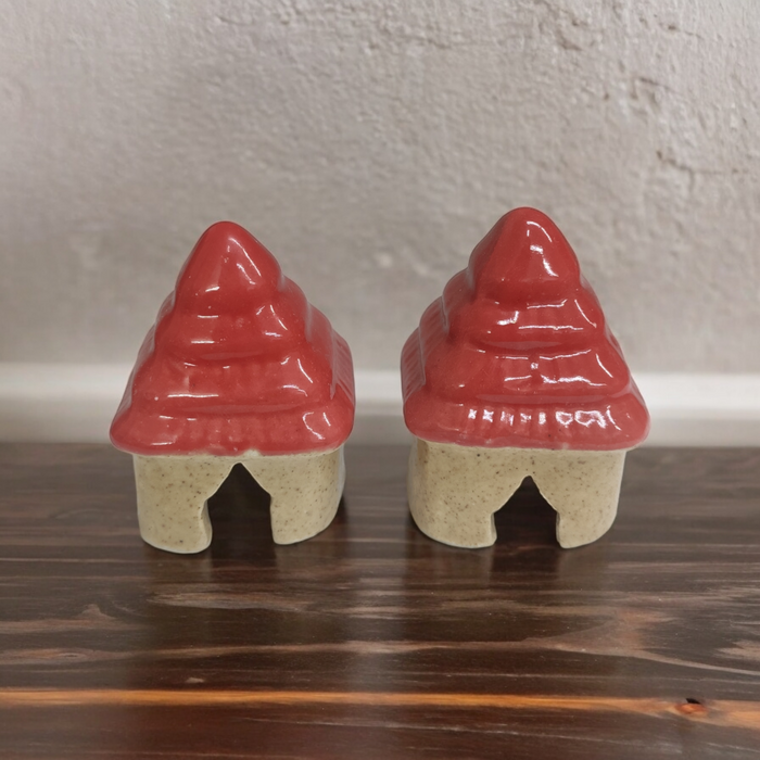 Hut Ceramic Miniature pair (red)