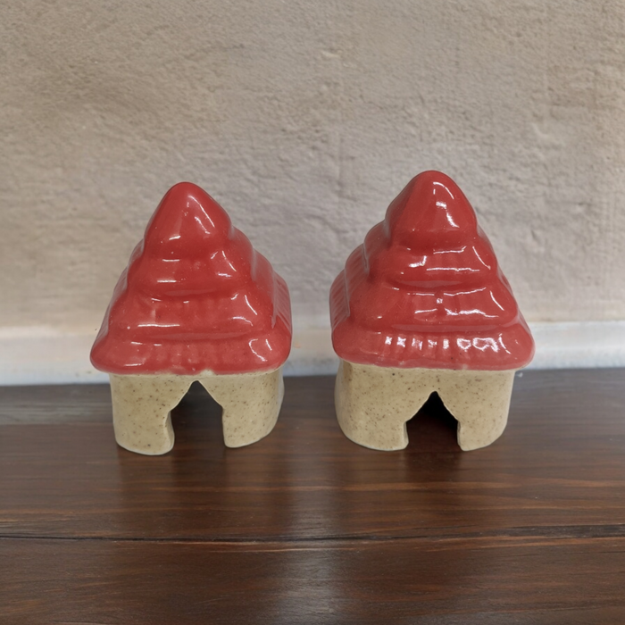 Hut Ceramic Miniature pair (red)