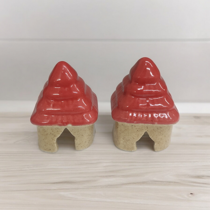 Hut Ceramic Miniature pair (red)